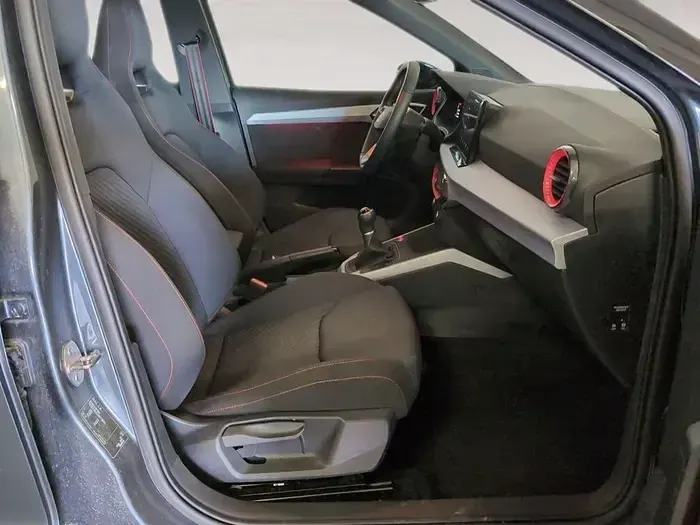 Usado Seat Arona FR 115 CV (84 kW) 2025 Gris SUV