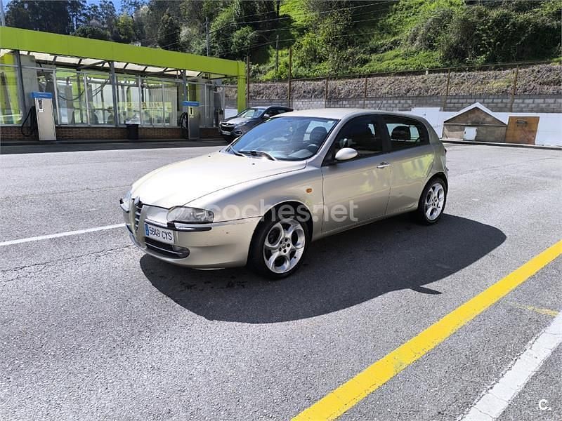 Usado Alfa Romeo 147 Progression 115 CV (84 kW) 2004 Beige Utilitario