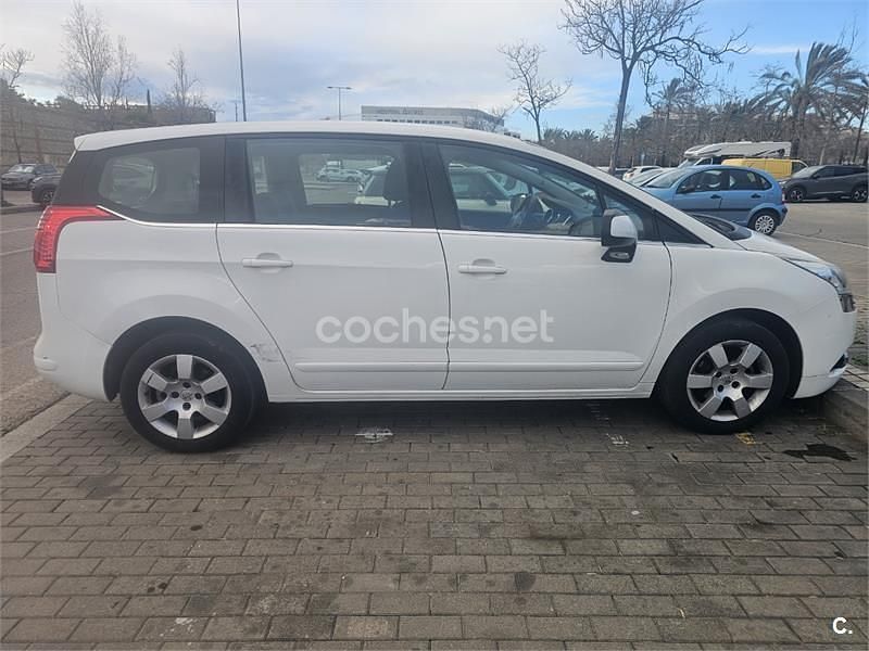 Usado Peugeot 5008 120 CV (88 kW) 2012 Blanco Monovolumen