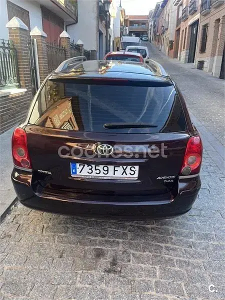 Usado Toyota Avensis Sol 150 CV (110 kW) 2007 Granate Familiar