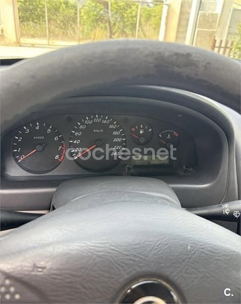 Usado Nissan Almera Comfort 90 CV (66 kW) 2001 Gris / plata Berlina