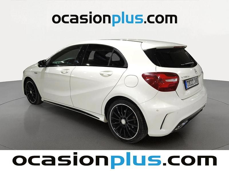 Usado Mercedes A200 AMG line 136 CV (100 kW) 2016 Blanco