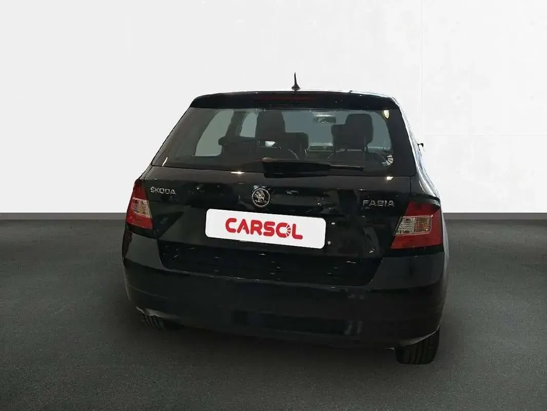 Usado Skoda Fabia Active 95 CV (69 kW) 2017 Negro Utilitario