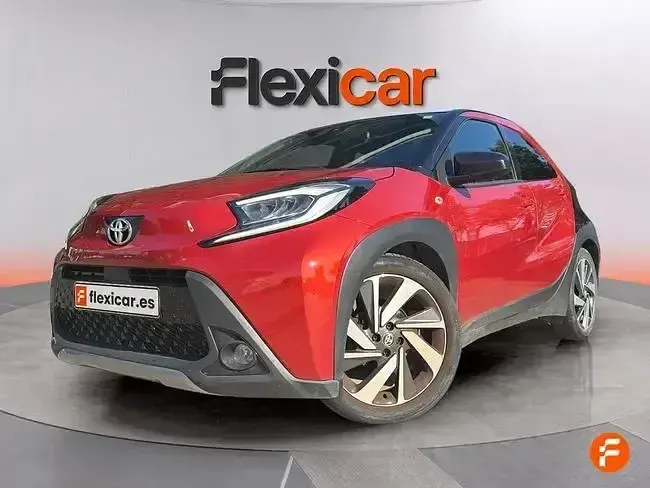 Usado Toyota Aygo Play 72 CV (52 kW) 2022 Rojo