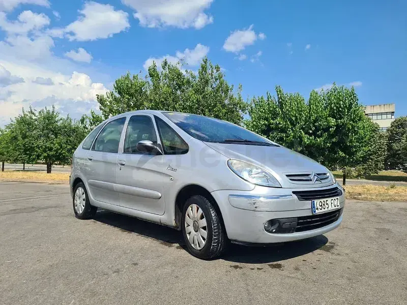 Usado Citroën Xsara Picasso Exclusive 110 CV (80 kW) 2007 Gris / plata Monovolumen