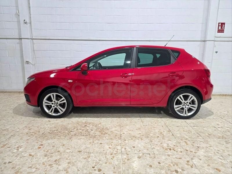 Usado Seat Ibiza Style 90 CV (66 kW) 2012 Rojo Berlina
