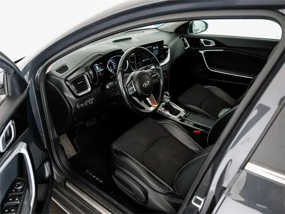 Usado Kia XCeed 141 CV (103 kW) 2021 Gris SUV