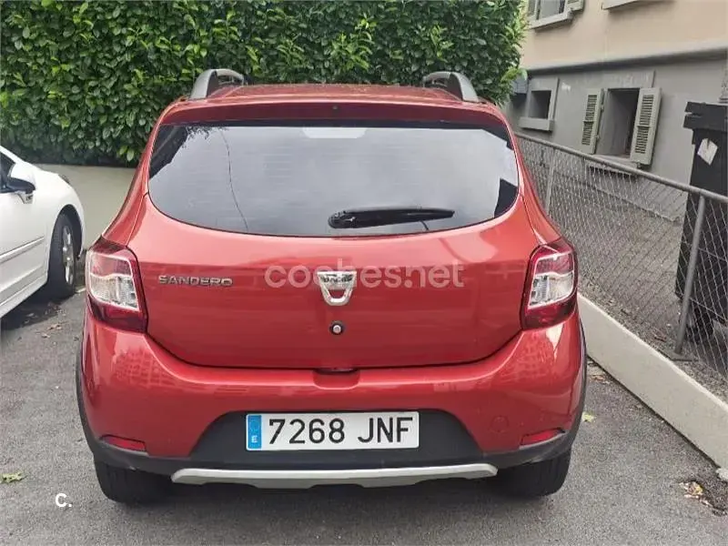 Usado Dacia Sandero Stepway 90 CV (66 kW) 2016 Rojo Berlina