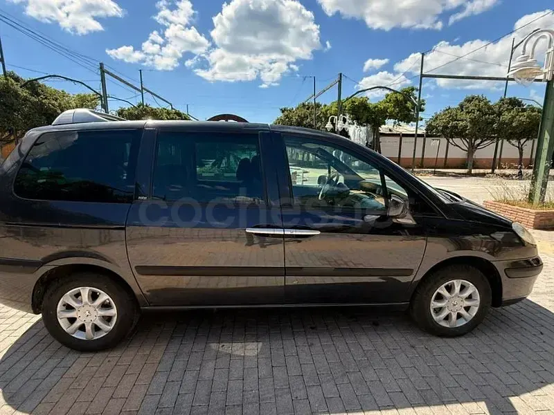 Usado Peugeot 807 130 CV (95 kW) 2004 Azul Monovolumen