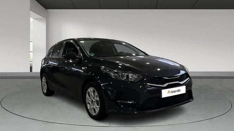 Usado Kia Ceed 120 CV (88 kW) 2023 Negro Utilitario