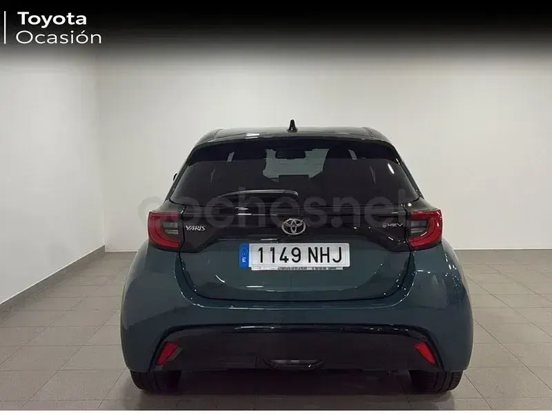 Nuevo Toyota Yaris Hybrid Style 116 CV (85 kW) 2025 Verde Berlina
