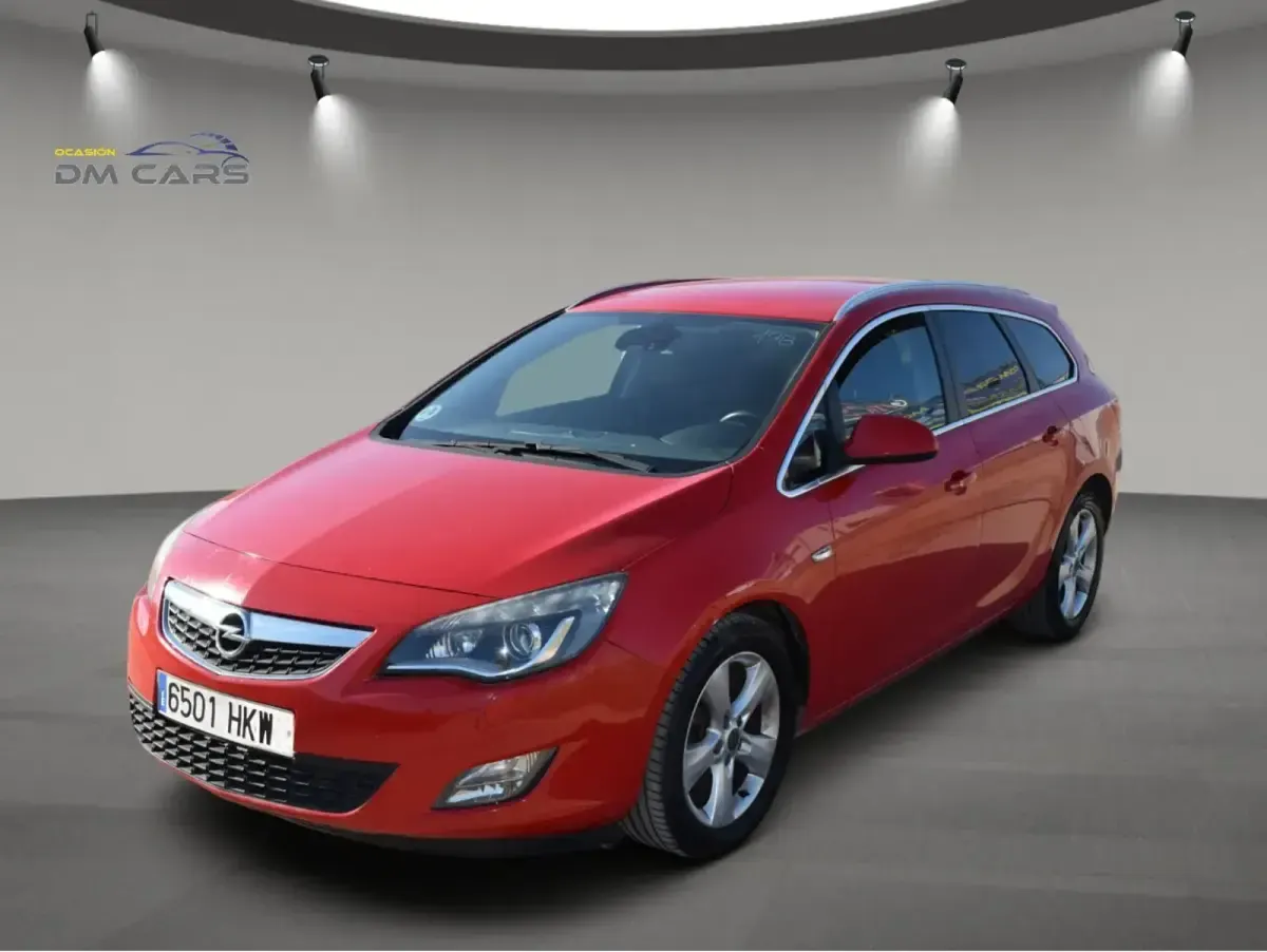 Usado Opel Astra Sportive 165 CV (121 kW) 2012 Rojo Familiar