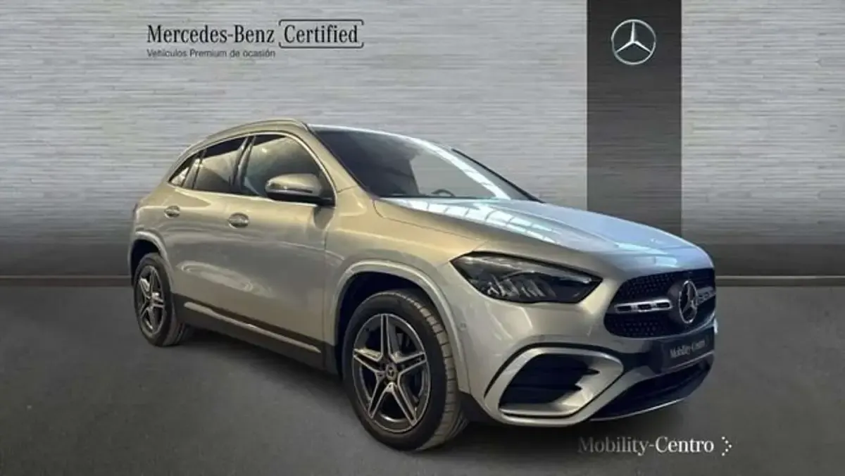 Usado Mercedes GLA250 165 CV (121 kW) 2025 Plateado SUV