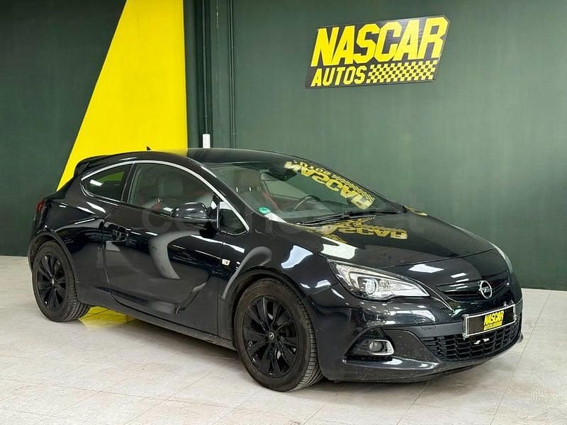 Negro Usado 2014 Opel Astra GTC Berlina | 12.900 € - Imagen 1/4