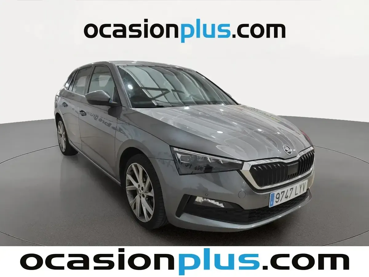 Usado Skoda Scala Sport 150 CV (110 kW) 2022 Gris Utilitario