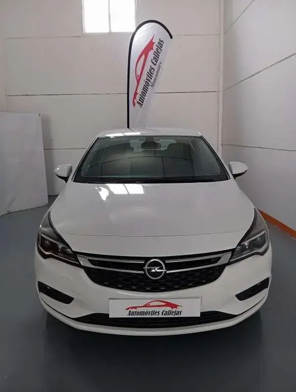Brugt Opel Astra Selective 110 HK (80 kW) 2019 Hvid Hatchback
