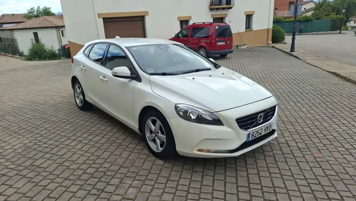 Usado Volvo V40 Kinetic 114 CV (83 kW) 2014 Blanco Utilitario