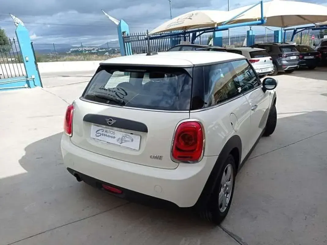 Usado Mini ONE 102 CV (75 kW) 2020 Beige Utilitario