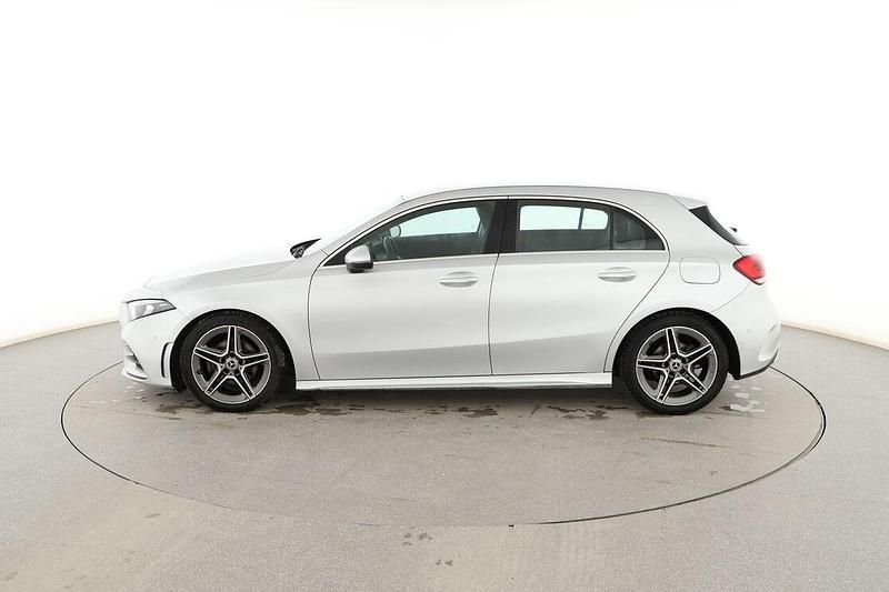 Usado Mercedes A180 AMG line 116 CV (85 kW) 2021 Gris Berlina