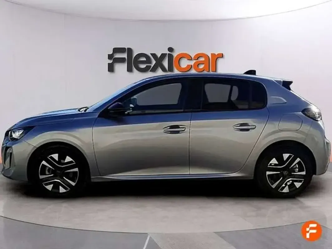 Usado Peugeot 208 Allure 102 CV (75 kW) 2024 Gris Utilitario