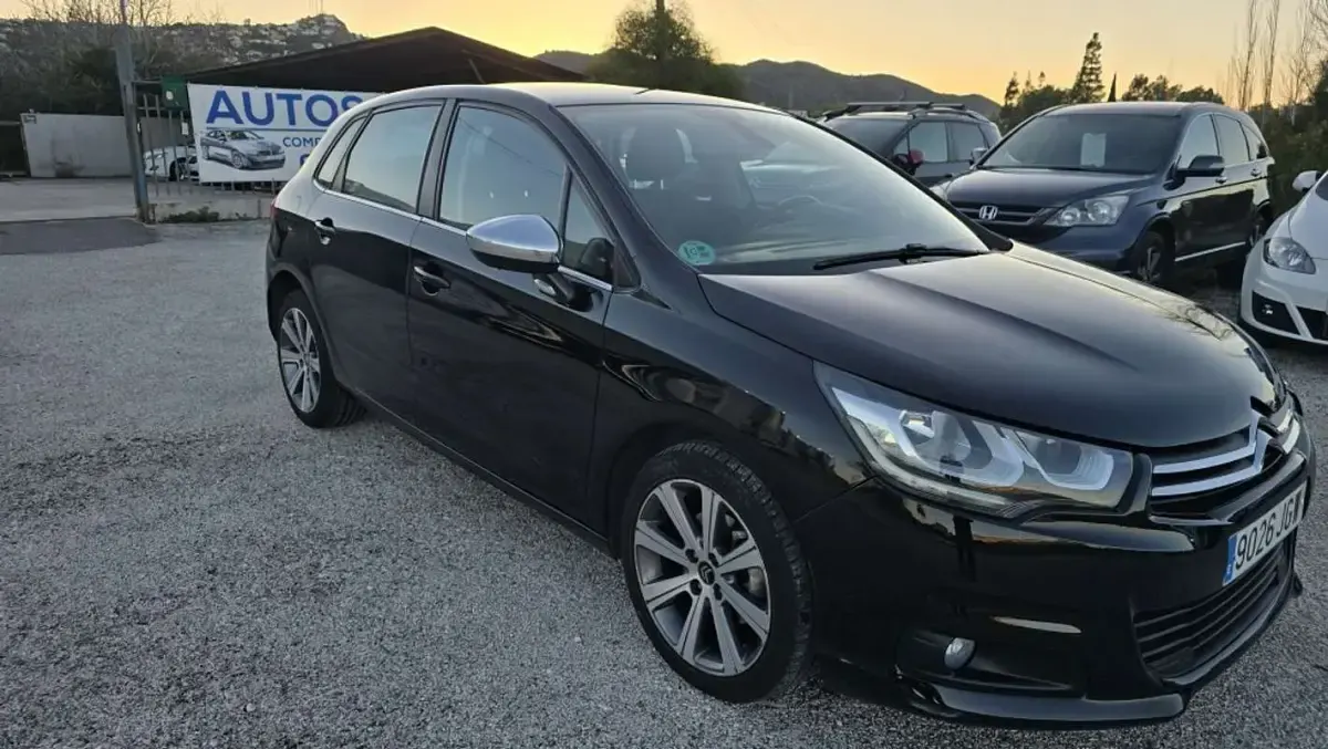Usado Citroën C4 Feel 120 CV (88 kW) 2015 Negro Utilitario