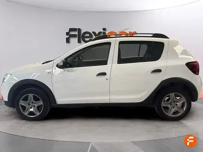 Usado Dacia Sandero Comfort 90 CV (66 kW) 2018 Blanco Berlina