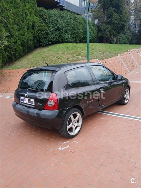 Usado Renault Clio II 80 CV (58 kW) 2003 Negro Berlina