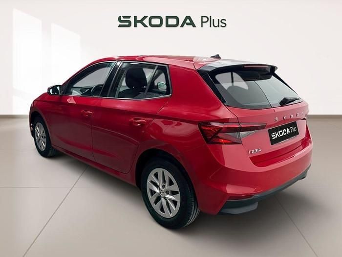 Usado Skoda Fabia Ambition 80 CV (58 kW) 2022 Rojo Utilitario