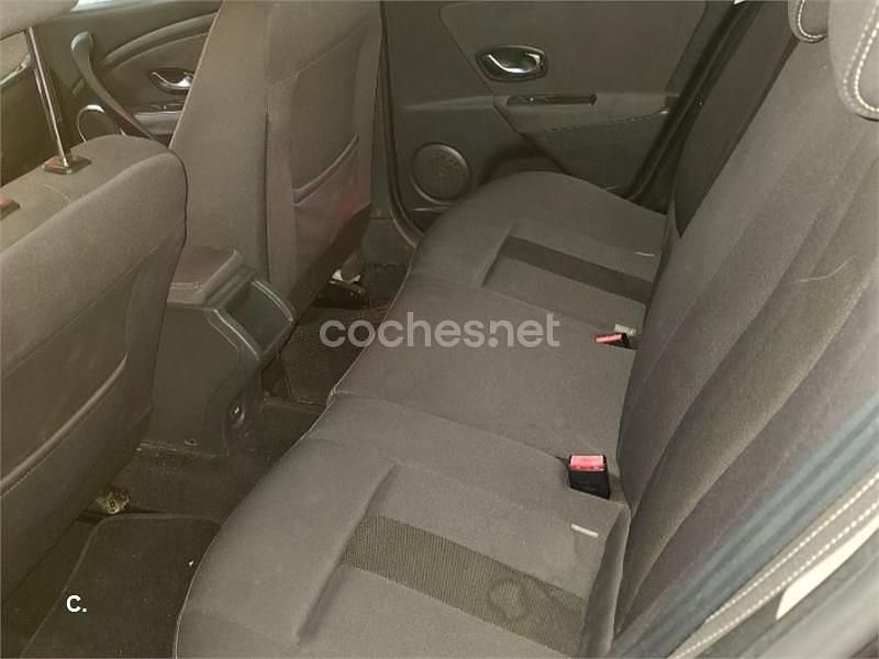 Usado Renault Mégane Dynamique 105 CV (77 kW) 2010 Negro Berlina