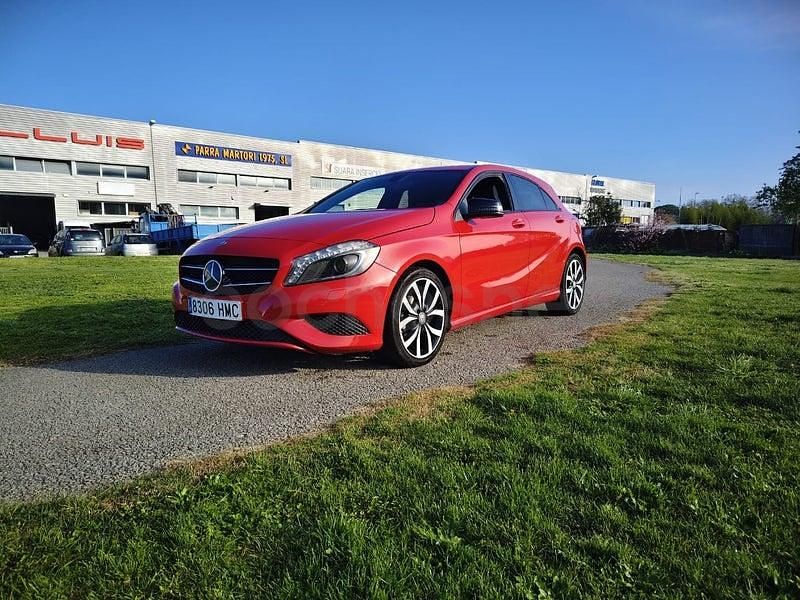 Usado Mercedes A180 109 CV (80 kW) 2012 Rojo Monovolumen