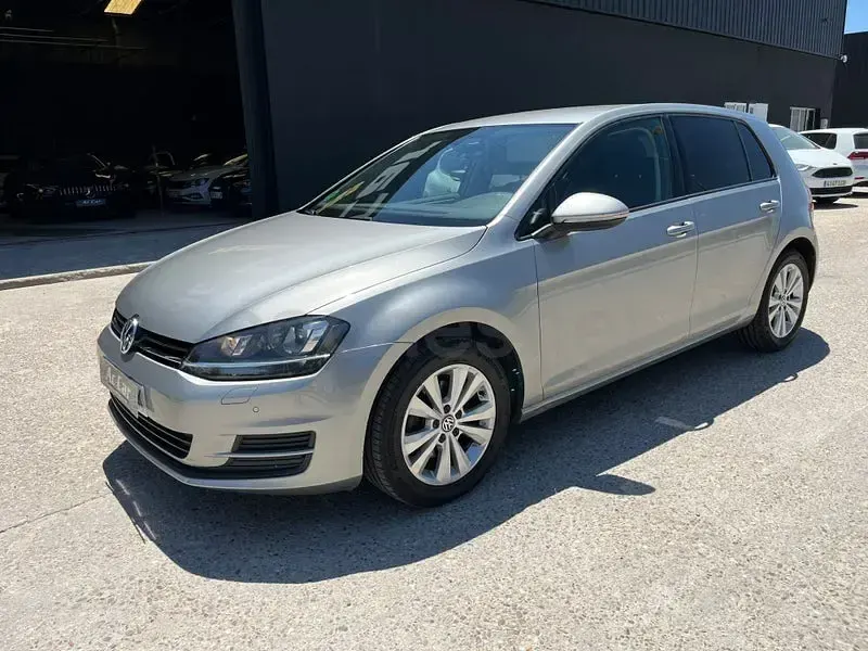 Usado VW Golf VII Advance 125 CV (91 kW) 2016 Gris / plata Berlina
