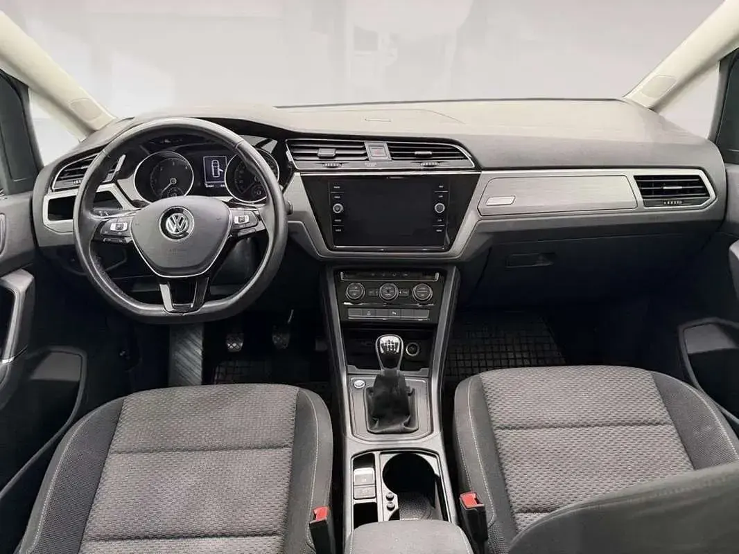 Usado VW Touran Advance 150 CV (110 kW) 2020 Blanco Monovolumen
