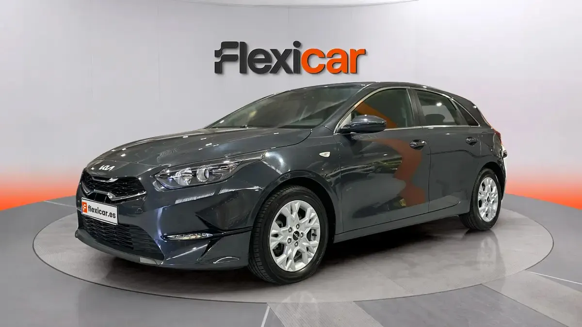 Usado Kia Ceed 136 CV (100 kW) 2023 Gris Utilitario
