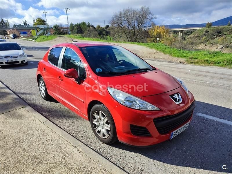 Rojo Usado 2010 Peugeot 207 Berlina | 3200 € (Buen precio) - Imagen 1/4