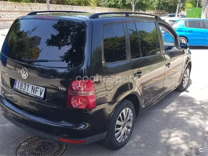 Usado VW Touran Highline 140 CV (102 kW) 2007 Negro Monovolumen