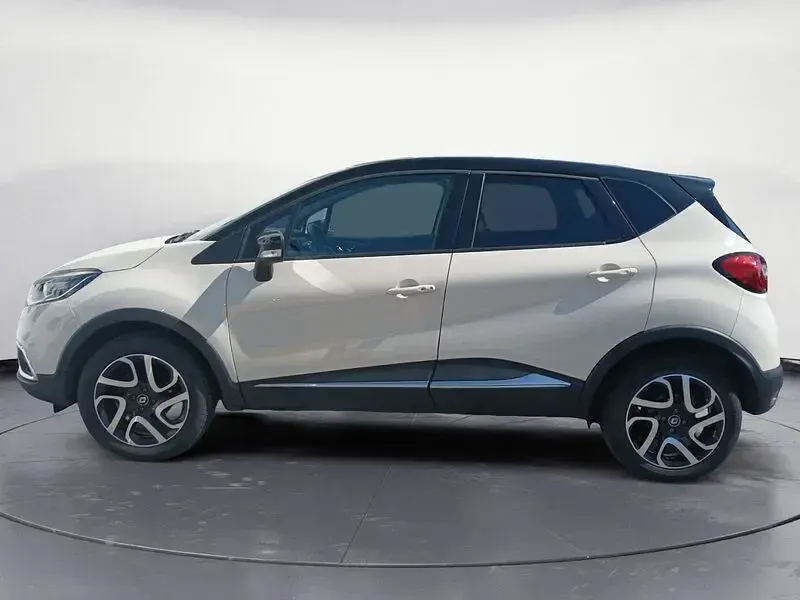 Usado Renault Captur Zen 90 CV (66 kW) 2016 Marrón SUV