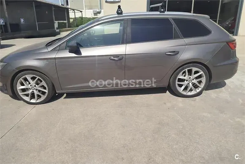 Usado Seat Leon ST FR 150 CV (110 kW) 2014 Gris / plata Familiar
