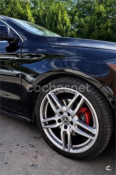 Usado Mercedes CLA200 Shooting Brake 136 CV (100 kW) 2018 Negro Familiar