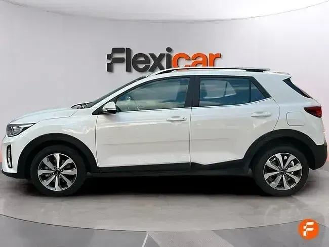 Usado Kia Stonic 84 CV (61 kW) 2022 Blanco SUV