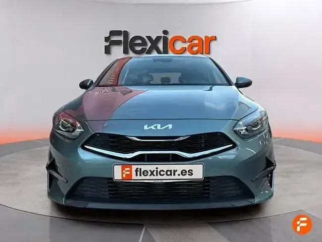 Usado Kia Ceed 120 CV (88 kW) 2022 Verde Utilitario
