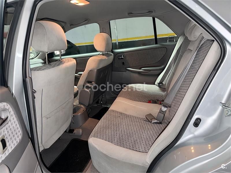 Usado Mazda 626 Exclusive 115 CV (84 kW) 2001 Gris / plata Berlina