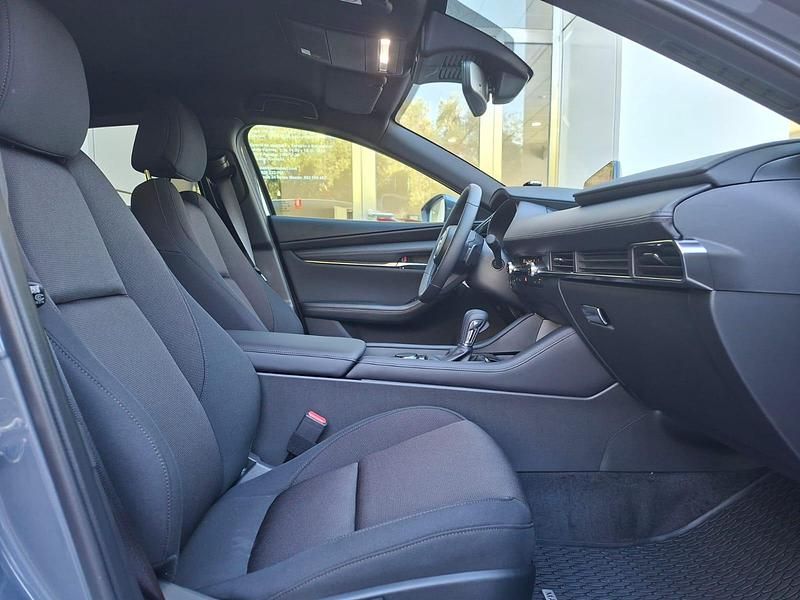 Usado Mazda 3 Exclusive-Line 140 CV (102 kW) 2025 Gris / plata Berlina