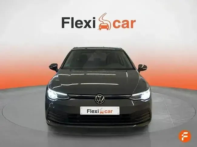Usado VW Golf VIII Life 131 CV (96 kW) 2021 Gris Berlina