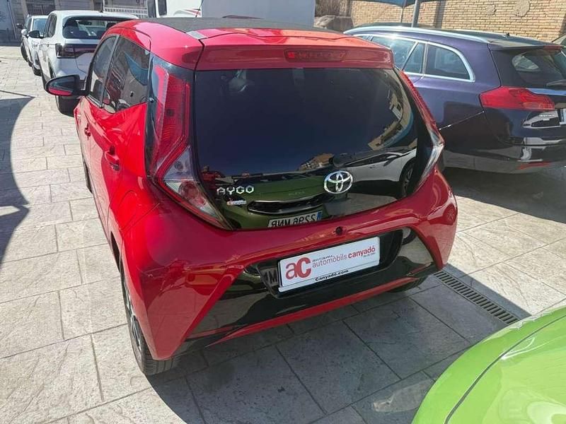 Usado Toyota Aygo X-clusiv 72 CV (52 kW) 2020 Rojo Utilitario