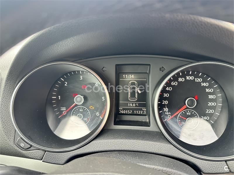 Usado VW Golf VII 90 CV (66 kW) 2012 Rojo Berlina