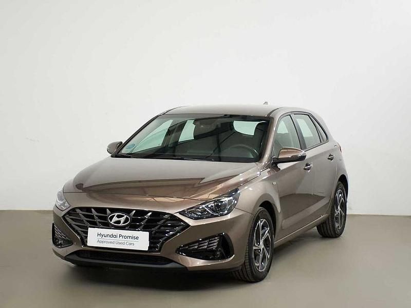 Marrón Usado 2023 Hyundai i30 Berlina | 17.990 € (Buen precio) - Imagen 1/4