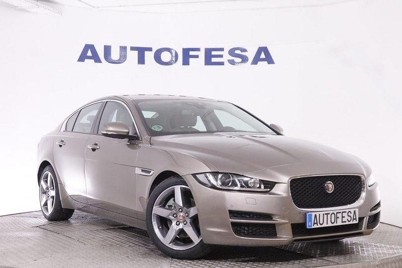 Usado Jaguar XE Pure 180 CV (132 kW) 2016 Champagne Berlina