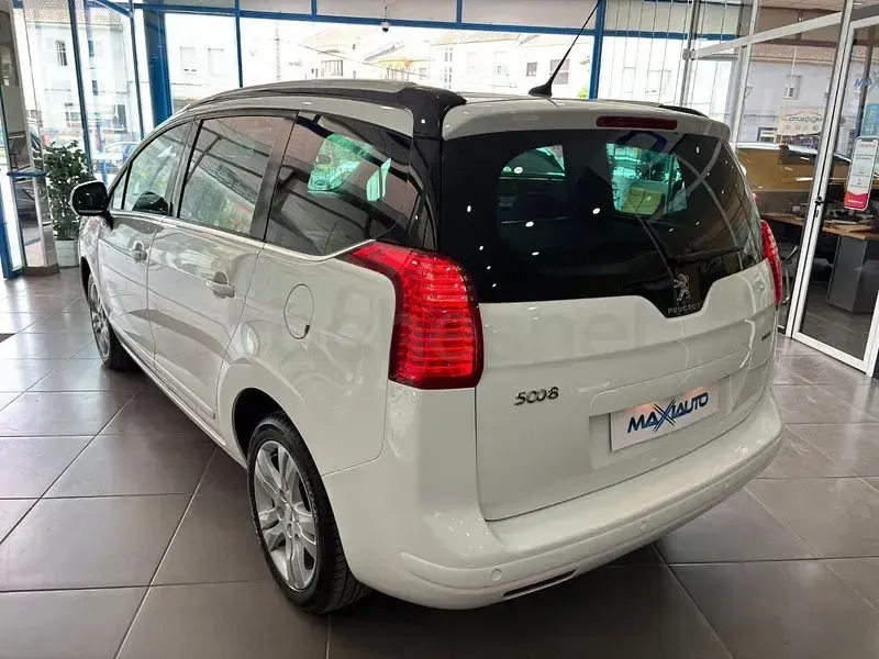 Usado Peugeot 5008 Active 120 CV (88 kW) 2016 Blanco Monovolumen
