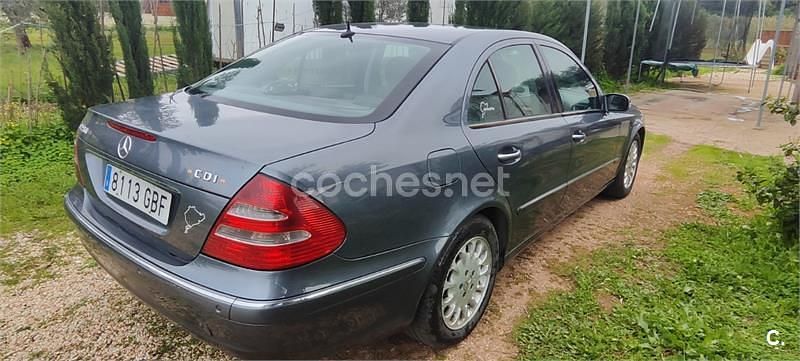 Usado Mercedes E280 Elegance 190 CV (139 kW) 2005 Gris / plata Berlina
