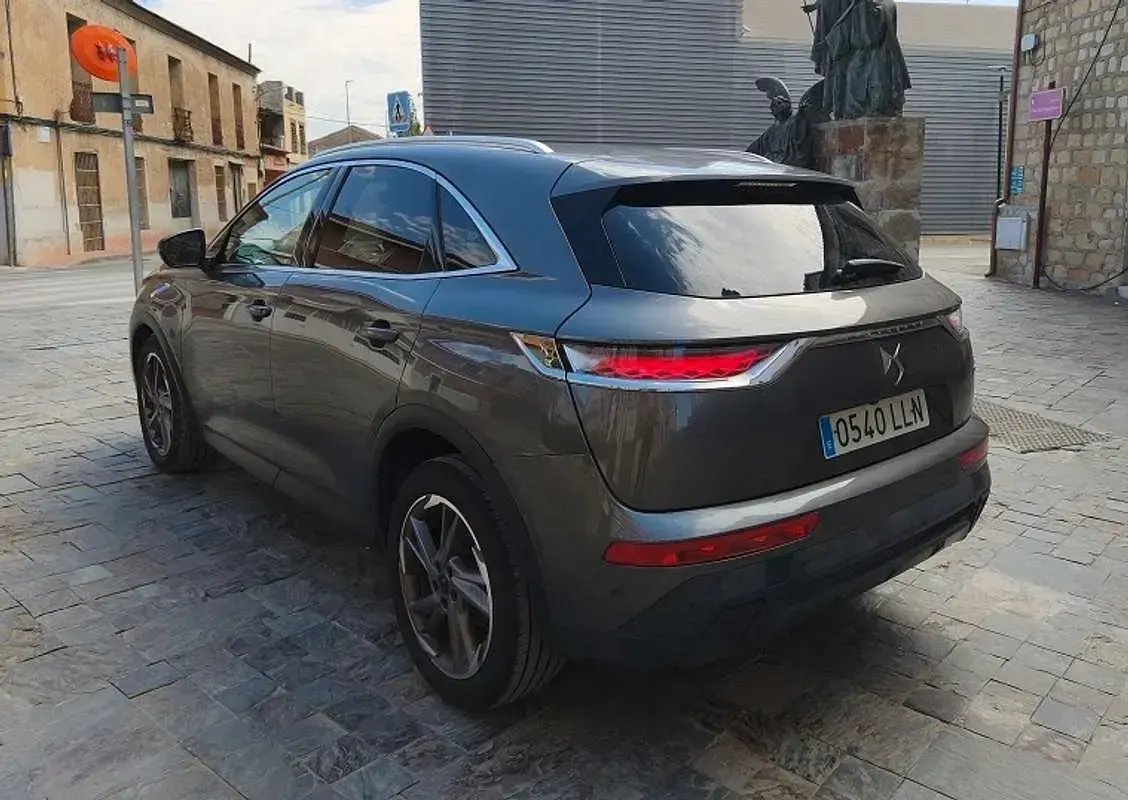 Usado DS Automobiles DS7 Crossback Be Chic 129 CV (94 kW) 2021 Gris SUV